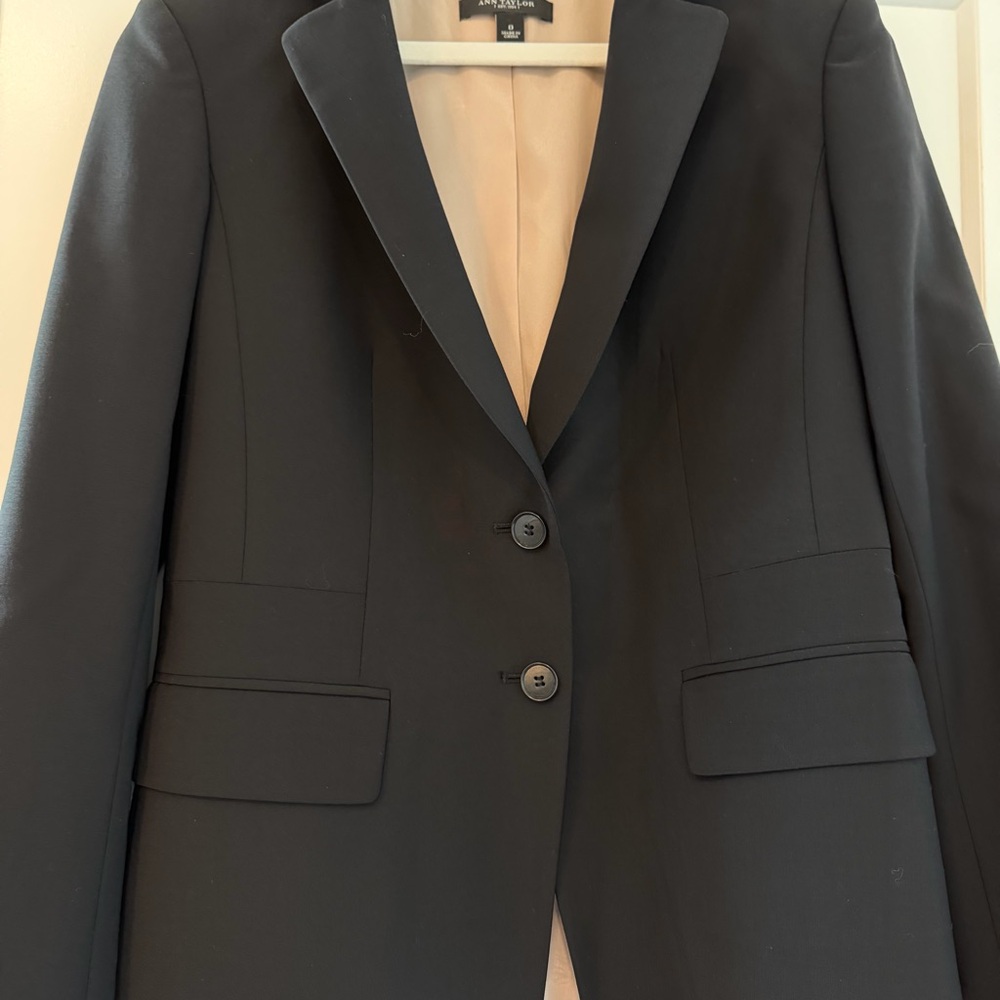 Ann Taylor Classic Black Blazer - Size 0 - Picture 3 of 5